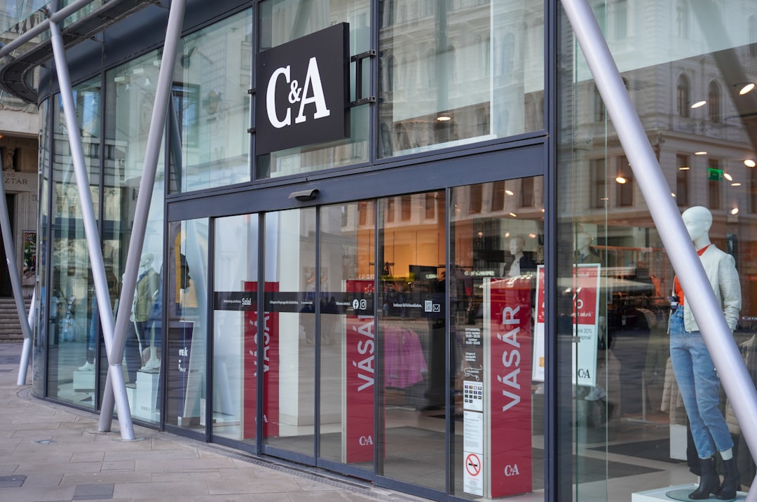 Zu wem gehört C&A? Eigentümer und Konzernstruktur erklärt
