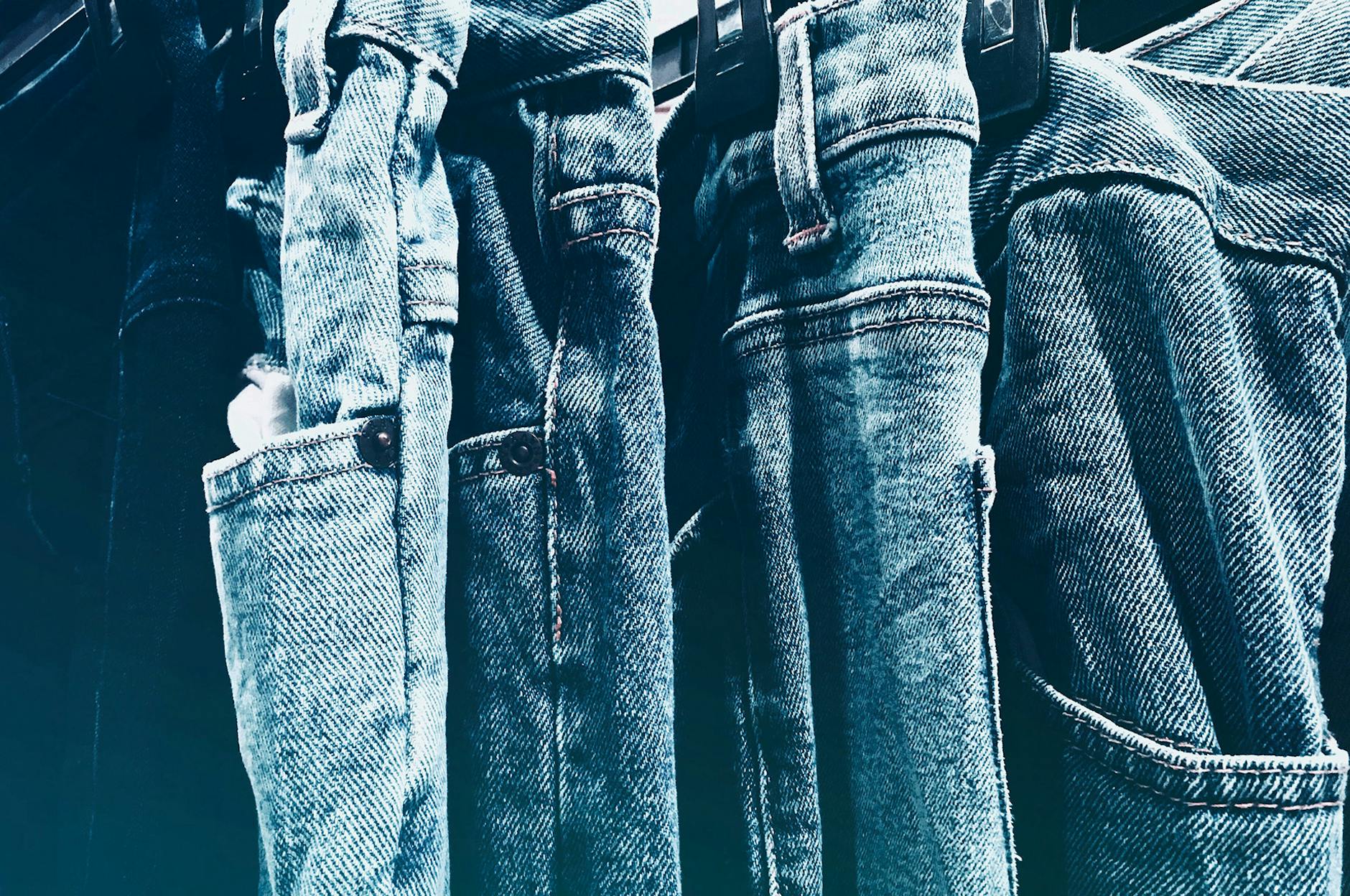 So kürzen Sie Ihre Jeans professionell und einfach
