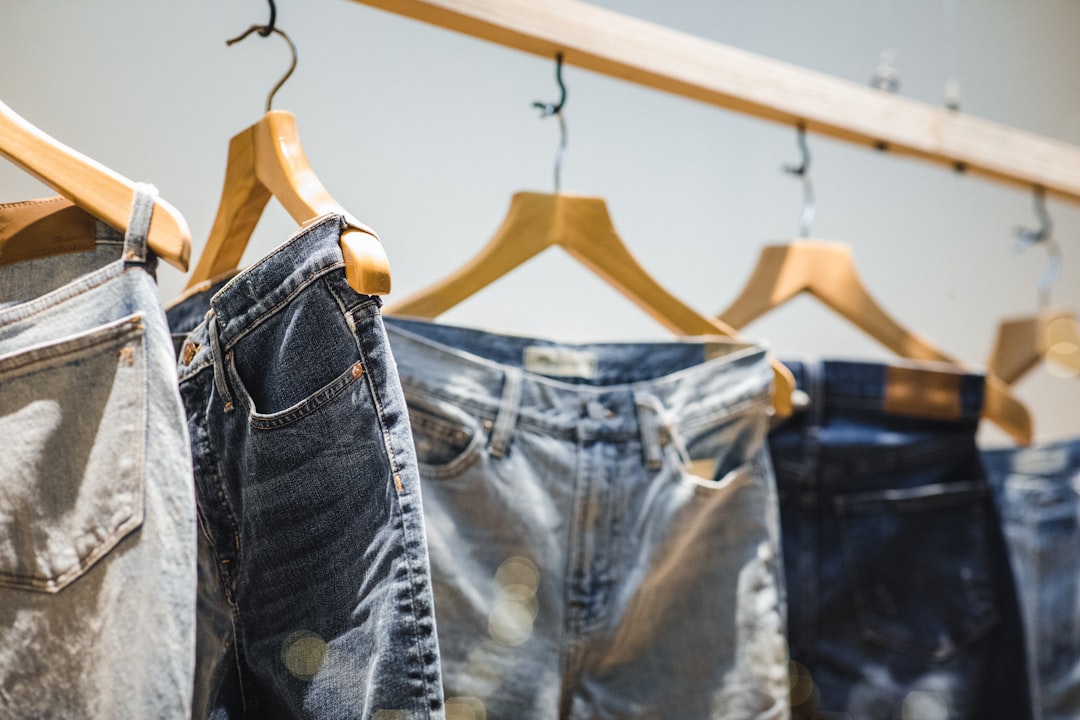 Tommy Hilfiger Jeans für Damen: Stilvolle Auswahl