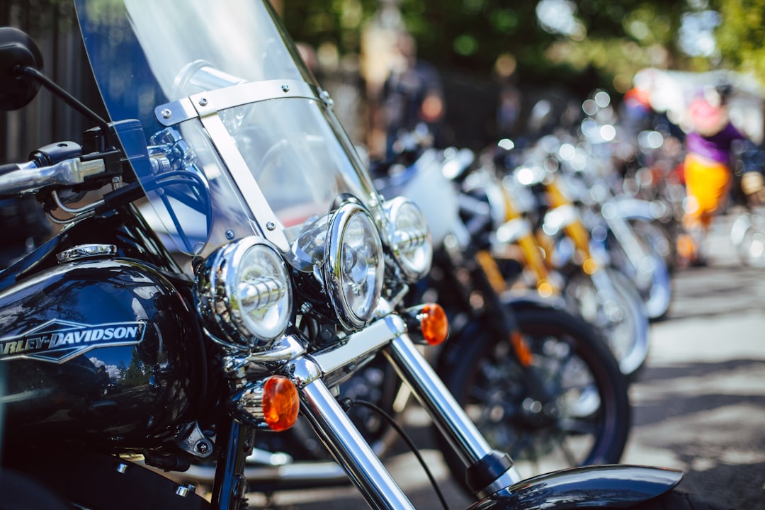Motorrad privat verkaufen: Wie Sie sich rechtlich absichern und typische Fehler vermeiden