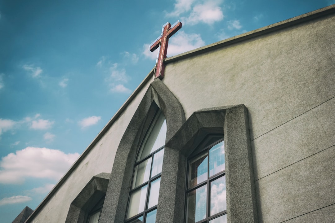 Ehepartner in der Kirche: Auswirkungen auf die Kirchensteuer