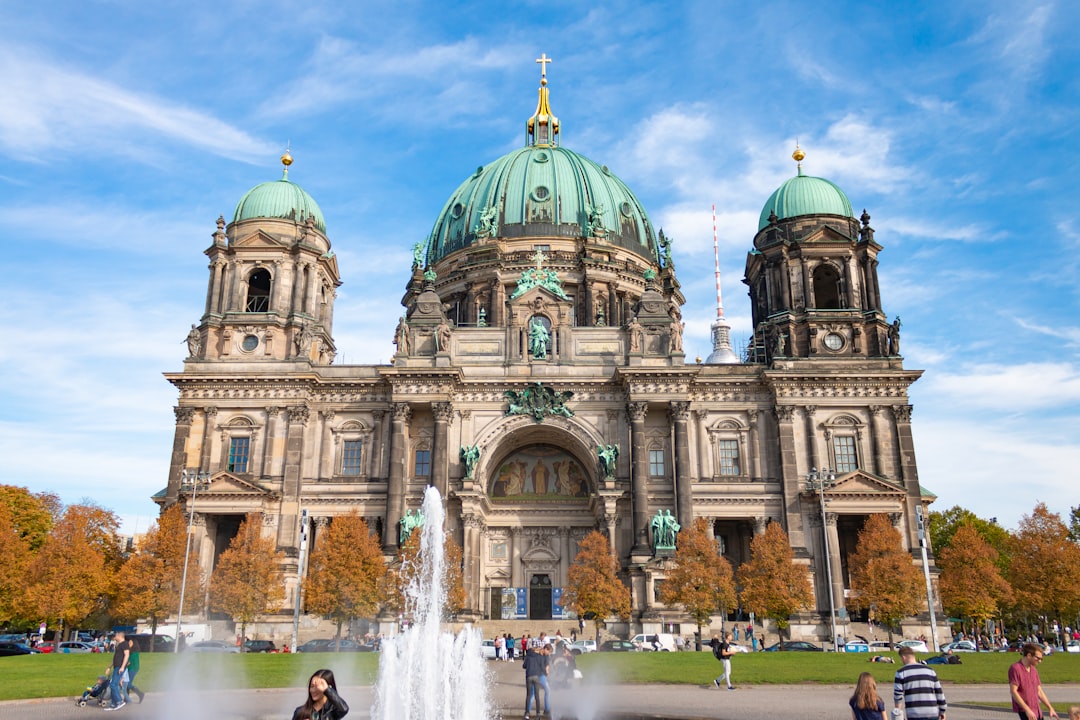 Wer zahlt Kirchensteuer in Deutschland? Alle Fakten